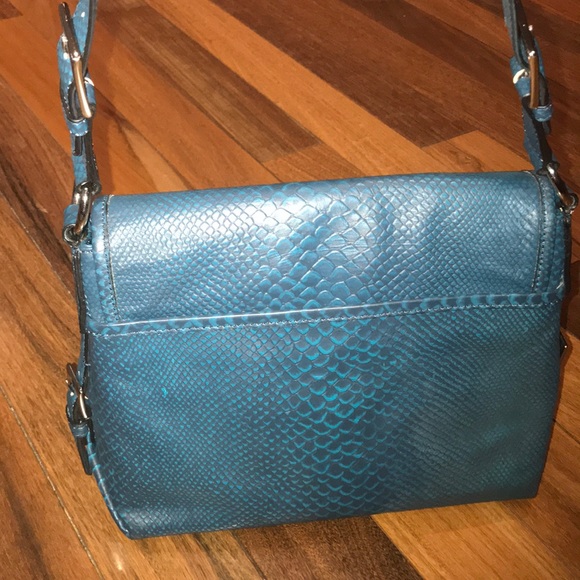 Gianni Bini Aqua Snake Skin Look Small Handbag - Picture 3 of 5
